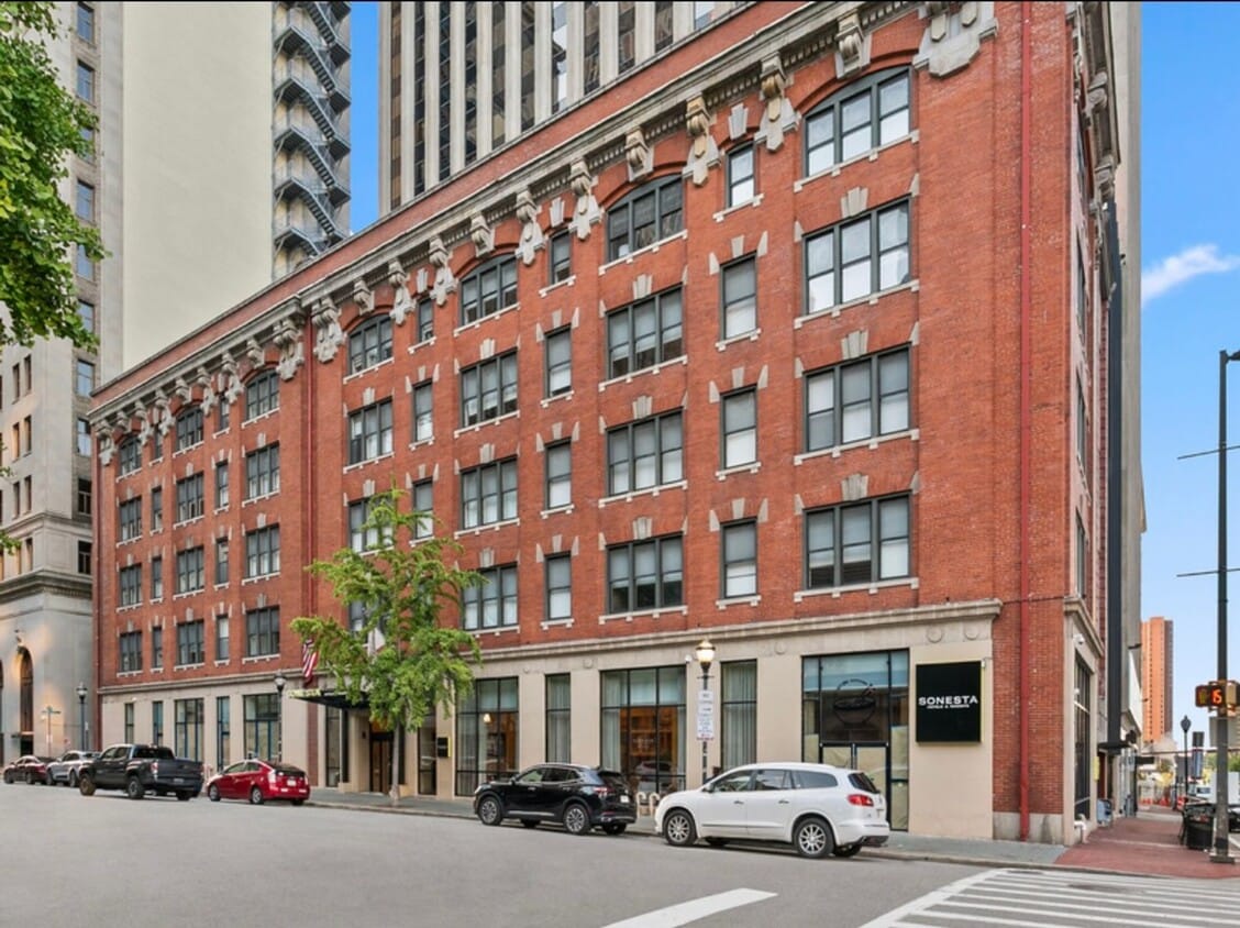 Building Photo - 15-19 S Charles St