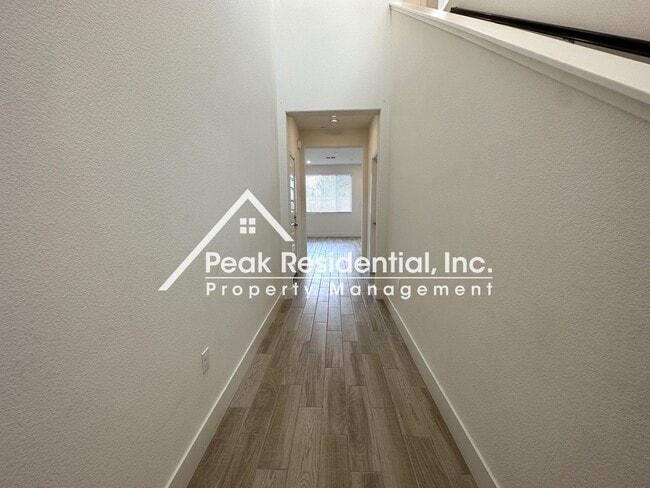 Building Photo - Beautiful Newer Elk Grove 3bd/2.5ba Home with 2 Car Garage