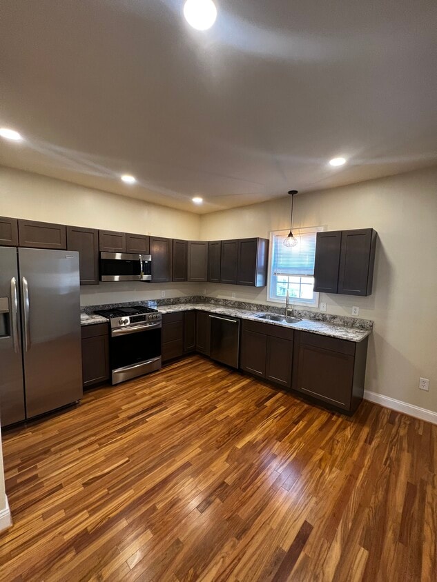 Foto principal - 3012 Parkwood Ave