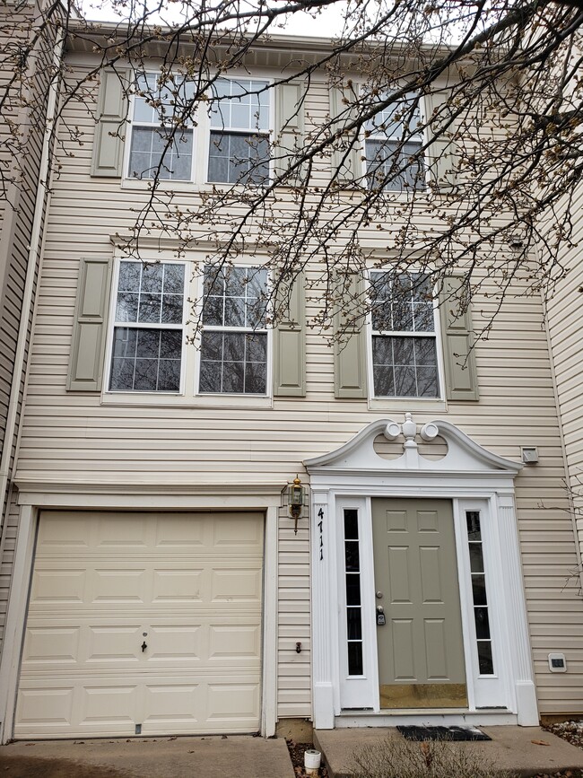 Building Photo - 4711 Colonnade Way