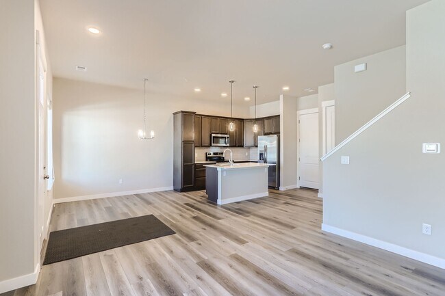 Foto del edificio - Beautiful 3 Bed 2.5 Bath Townhome with 2 Car Garage in Longmont