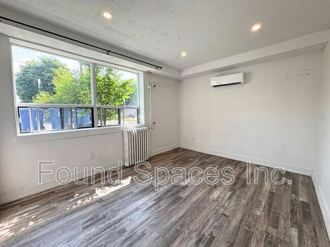 Photo du bâtiment - 1 E 35th St