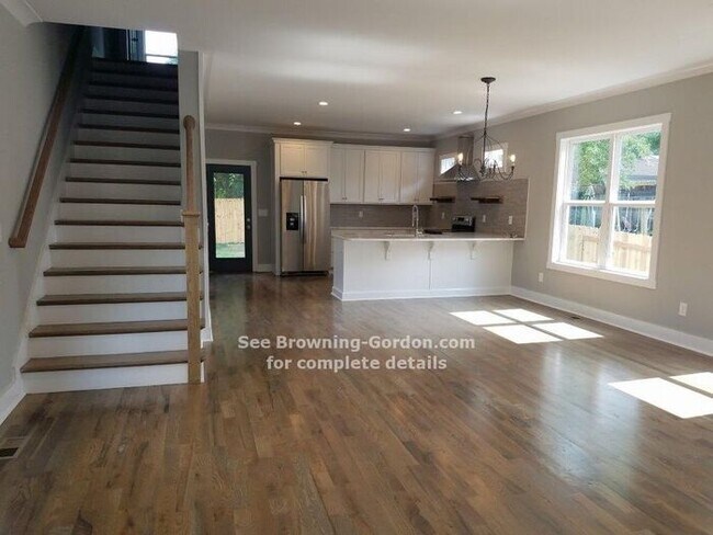 Building Photo - Three Bedroom House in Charlotte Park!