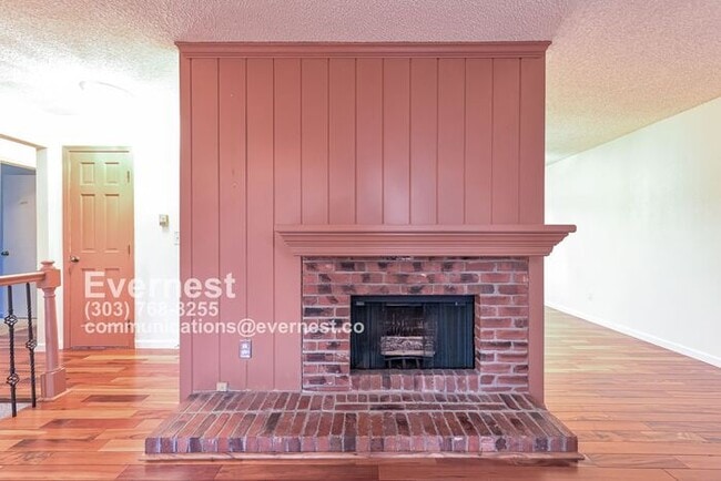 Building Photo - 2-Bedroom Home with Modern Amenities and C...