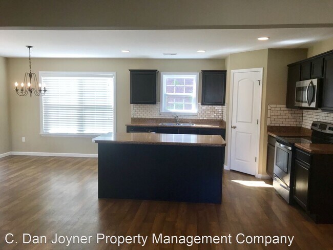 Building Photo - 3 br, 2.5 bath House - 1010 Whirlaway Circle
