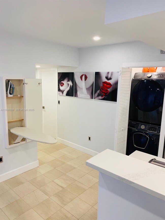 Building Photo - 900 SW 84th Ave