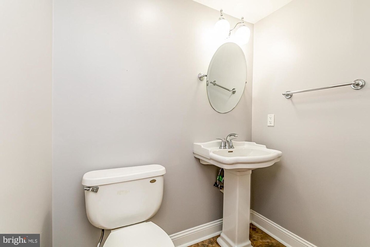 Foto principal - 1532 S Charles St