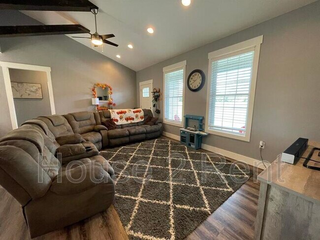 Building Photo - 15299 Rue Belle Ln