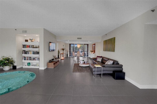 Foto del edificio - 4108 W Palm Aire Dr