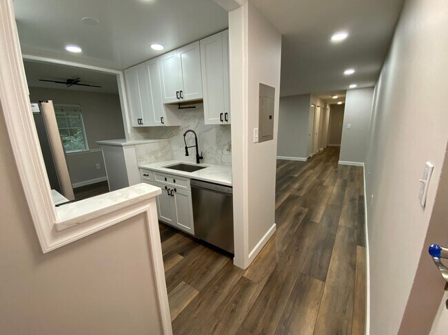 Foto del edificio - 1533 Colonial Dr