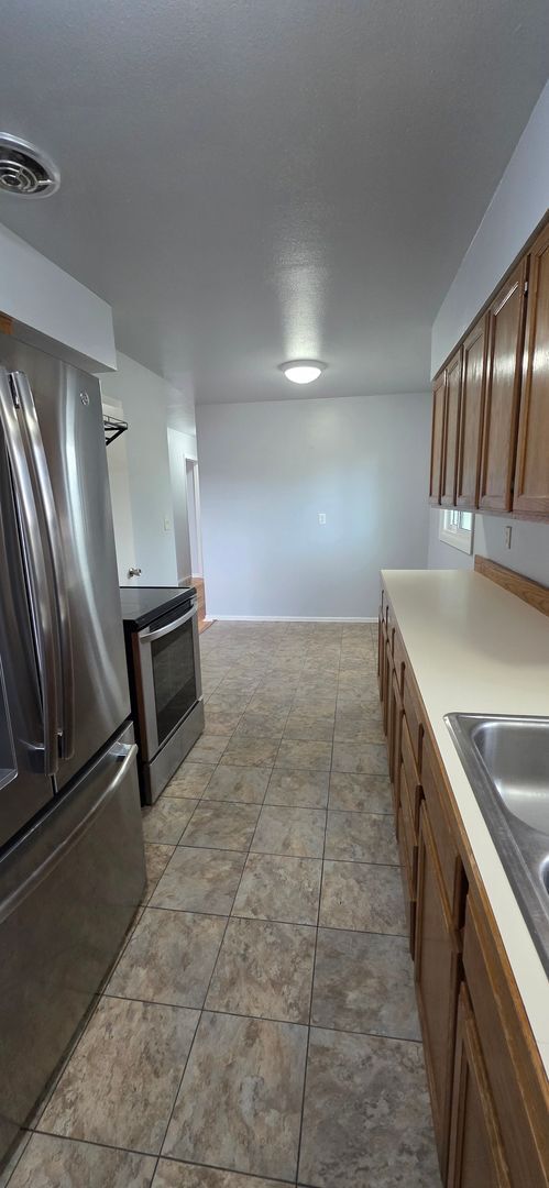 Foto del edificio - 3946 E 6th St