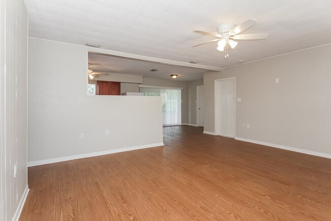 Building Photo - 5313 8th St Ct W