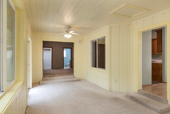 Foto del edificio - 1057 Oak Knoll Dr