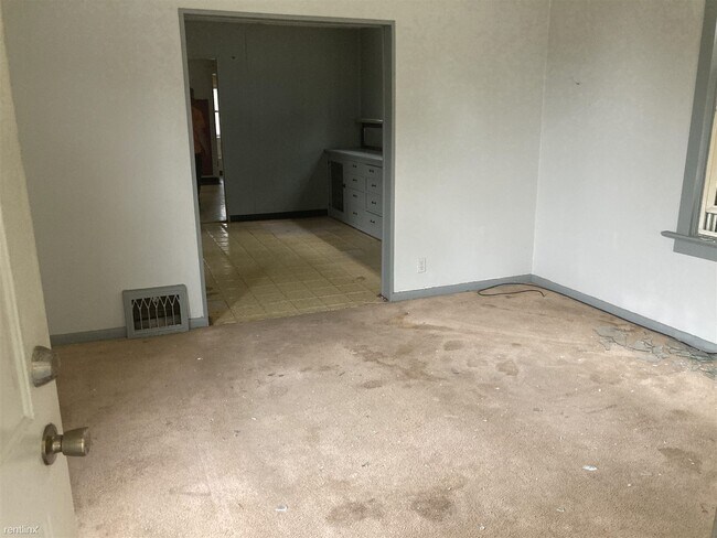 Building Photo - 3 br, 1 bath House - 1908 South Stanley St...