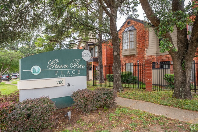 700 Dunson Glen Dr - Green Tree Place