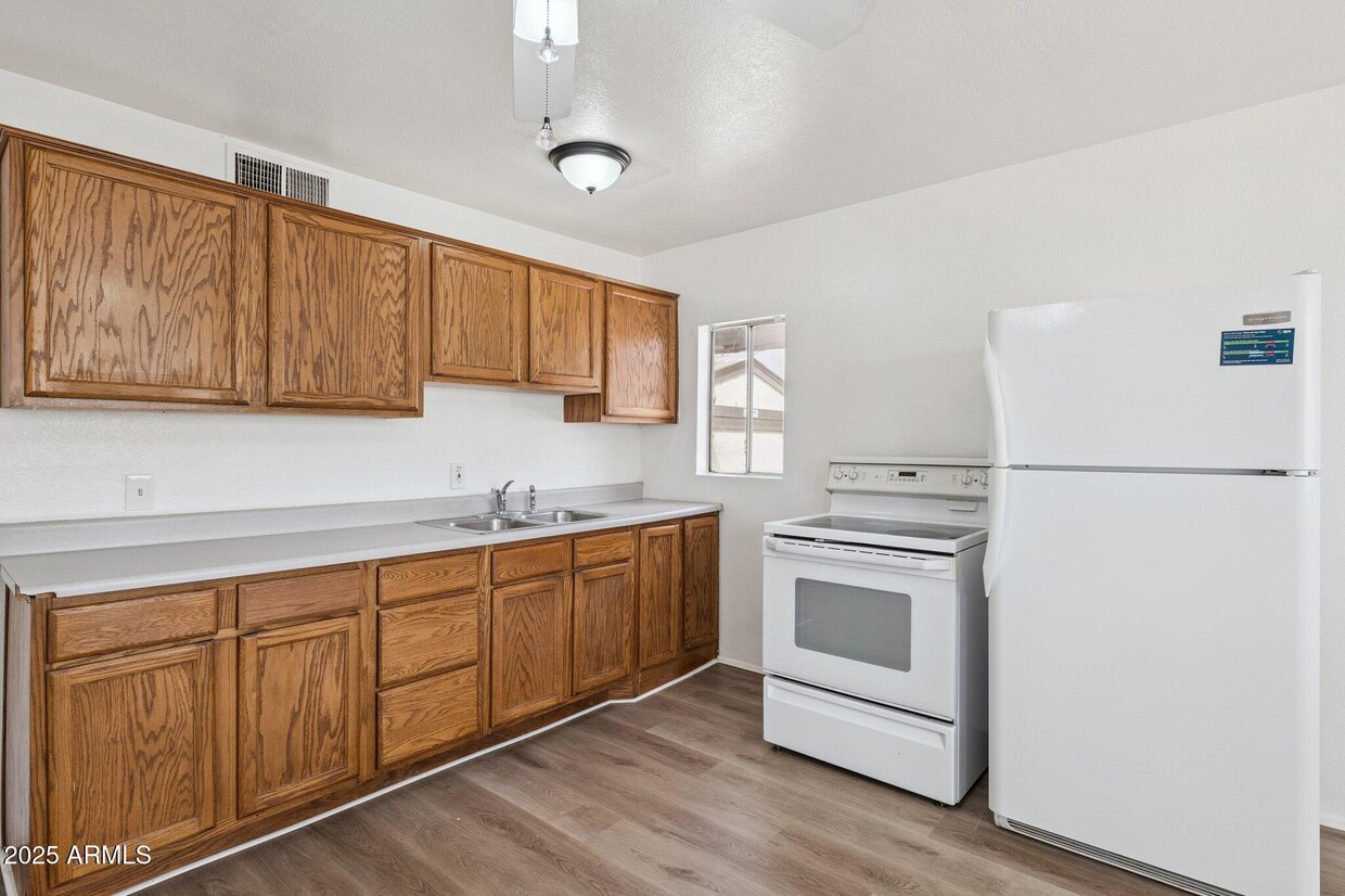 Foto principal - 2525 E Willetta St