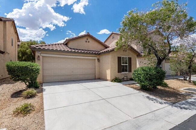 Building Photo - Charming Two Bedroom Two Bathroom home