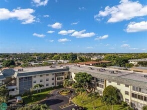 Building Photo - 4990 E Sabal Palm Blvd