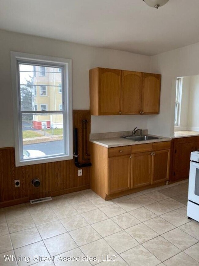 Building Photo - 1387 Corbin Ave