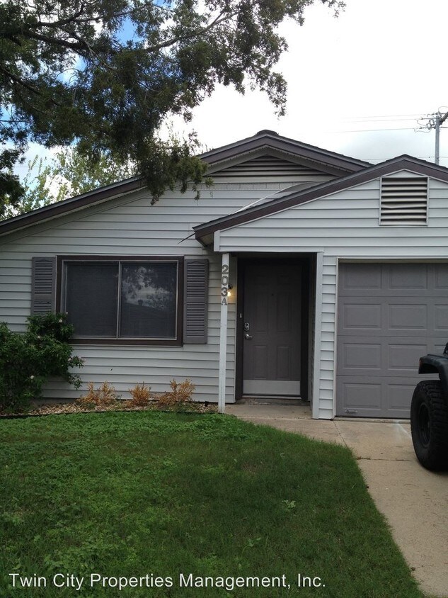 Primary Photo - 3 br, 1 bath House - 203 A Richards