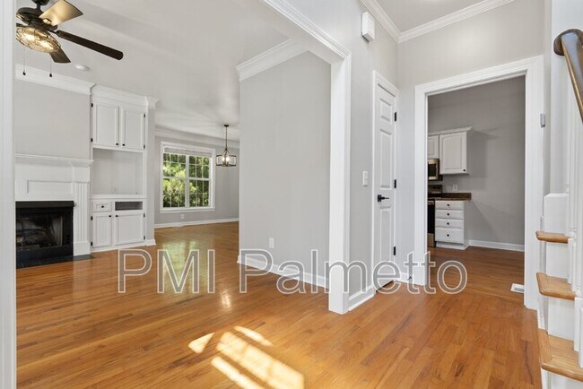 Building Photo - 104 River Creek Dr