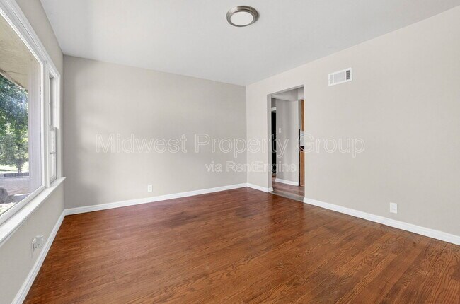 Foto del edificio - 10027 Lilac Ave