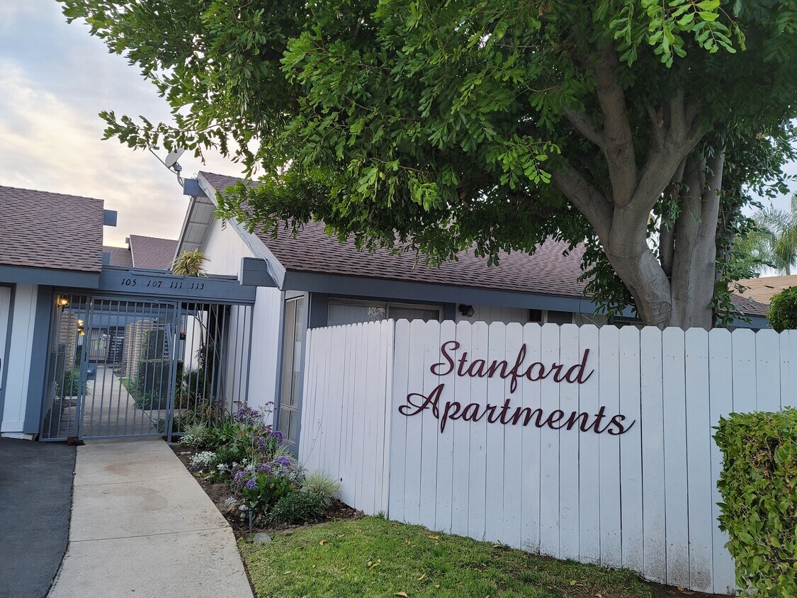Primary Photo - 107 Stanford Ave