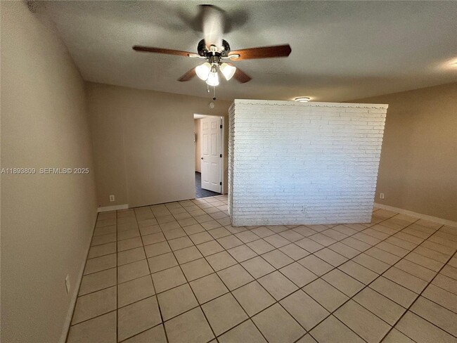 Building Photo - 3049 NW 9th Ave