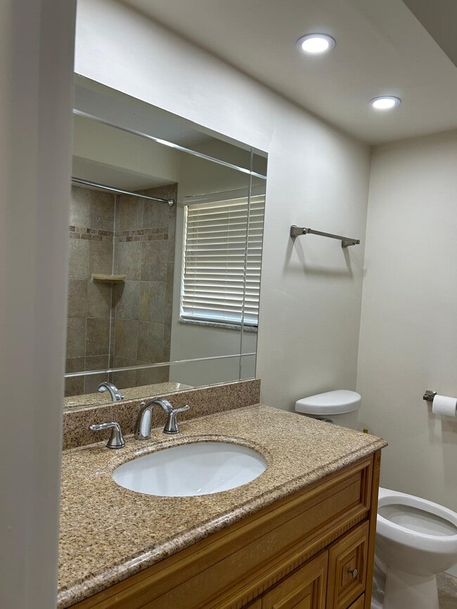 Building Photo - 4108 SE 8th Ave