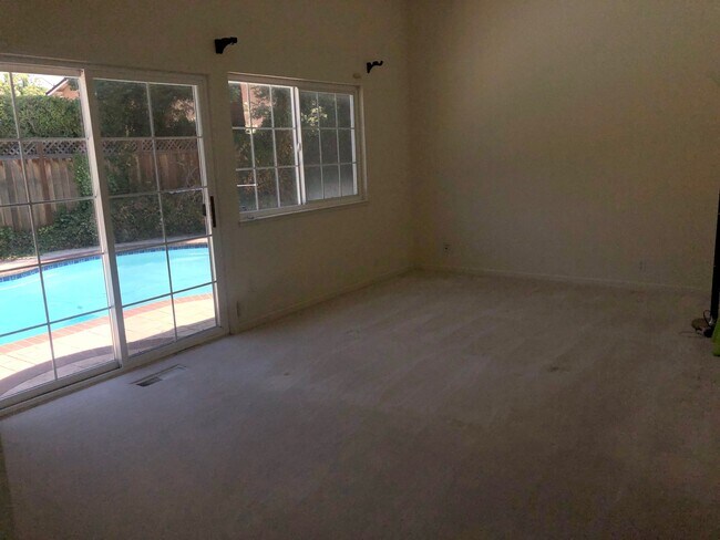 Building Photo - 161 Estrella Rd