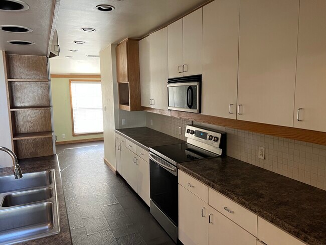 Foto del edificio - 1002 N A St