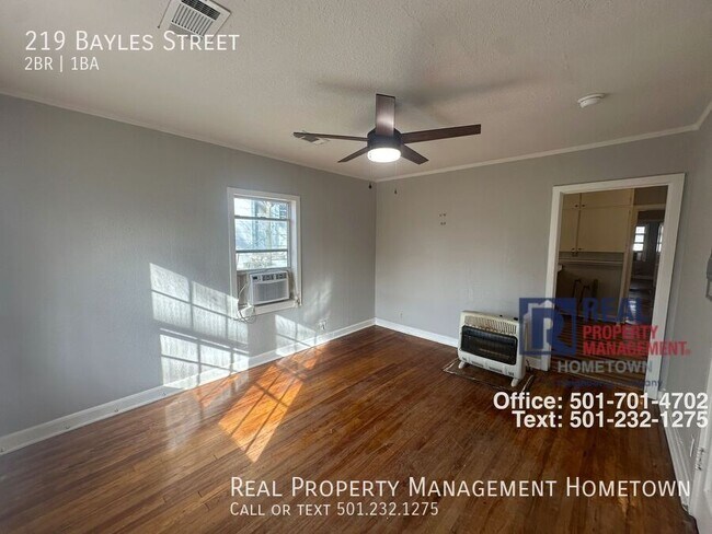 Building Photo - 219 Bayles St