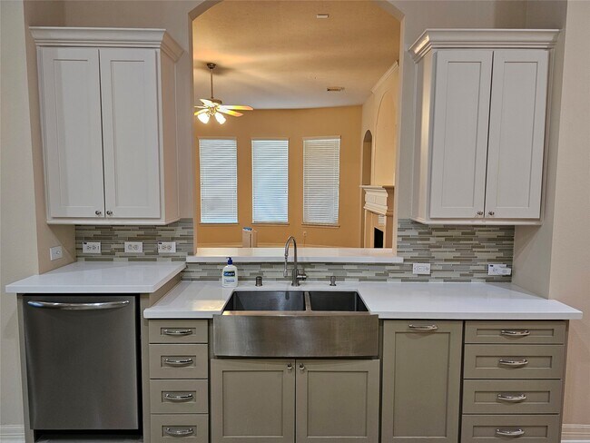 Building Photo - 3218 Waters Edge Dr
