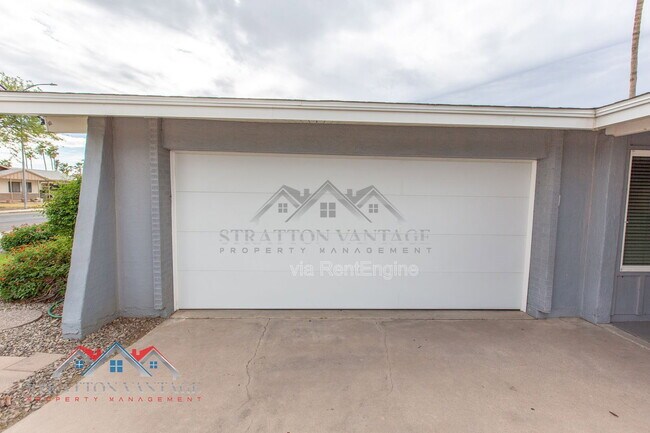 Building Photo - 2224 W Emelita Ave