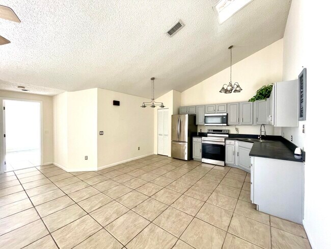 Building Photo - 5933 Golden Eagle Cir