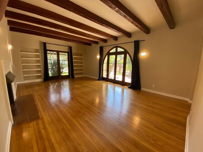 Building Photo - 1533 Kelton Ave