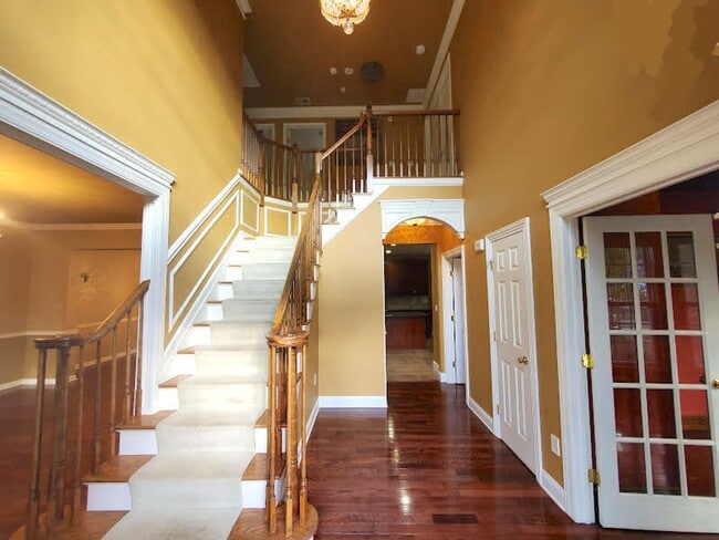 Building Photo - Large home with finished basement, 2-car g...