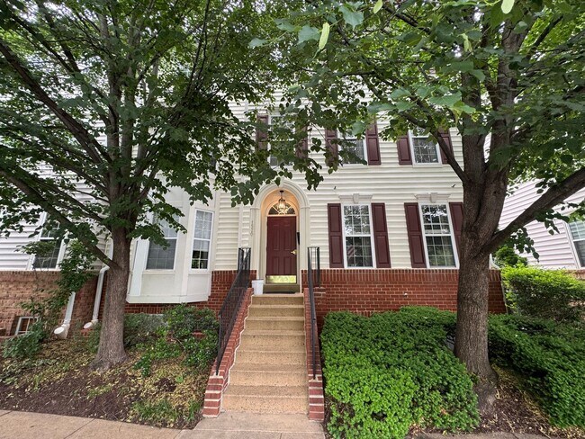 Foto del edificio - Beautiful 2 Bed 2 Bath End-Unit Townhome I...