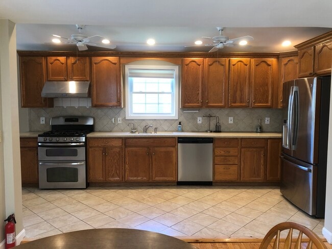 Building Photo - 349 Quinnipiac Ave