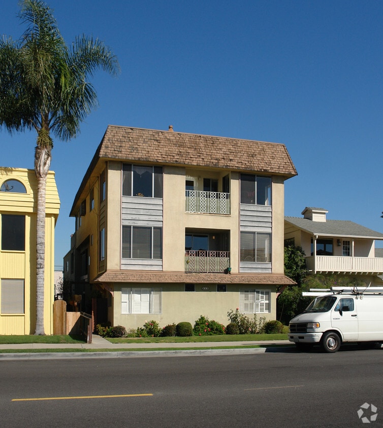 213 Ocean Ave, Seal Beach, CA 90740 Apartments in Seal Beach, CA
