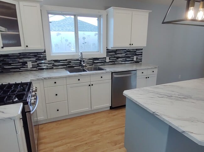 Photo du bâtiment - 801-801 20th St NE