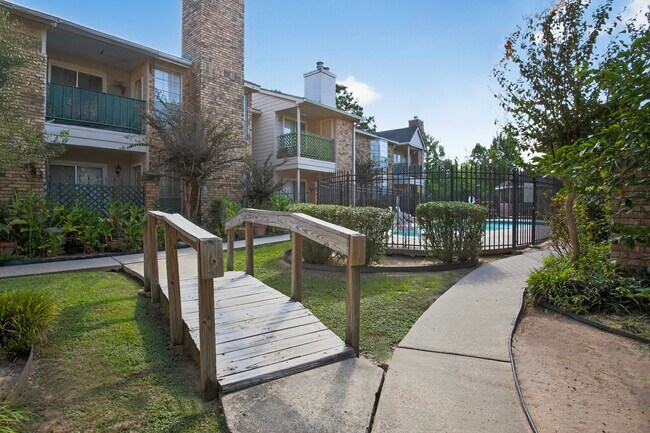 Foto del edificio - 3770 Lovers Wood Ln