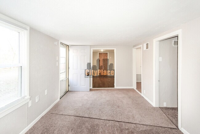 Foto del edificio - 2633 S Randolph St