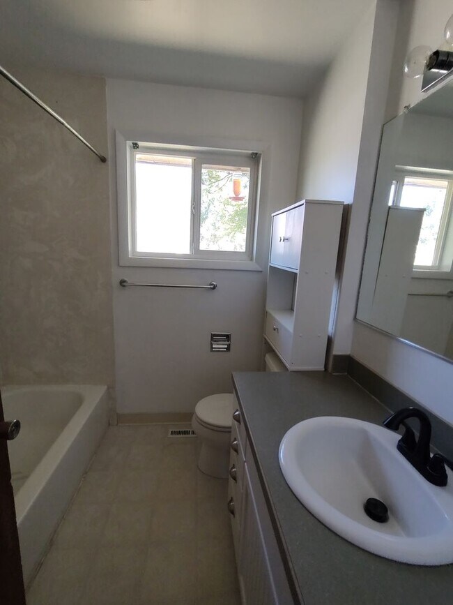 Foto del edificio - 3 Bedroom 1 Bath- House