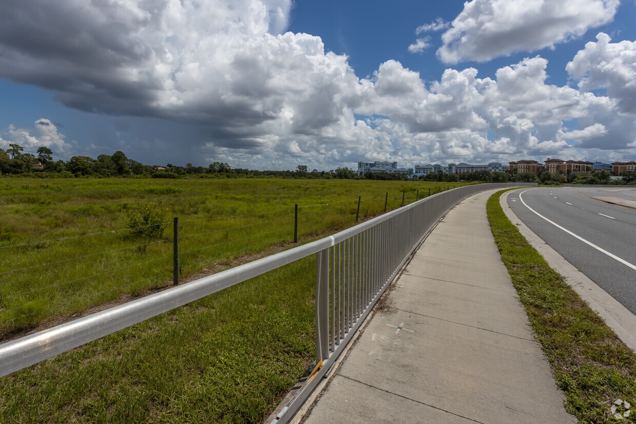 Altis Grand Lake Willis Apartments 11567 Regency Village Dr Orlando