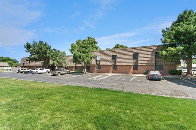 Building Photo - 506 W Orchard Ln