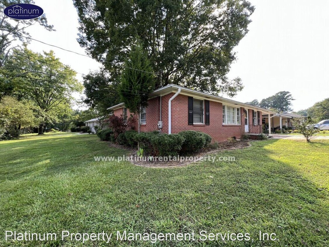 3 br, 1 bath House 640 Kennesaw Drive House Rental in Smyrna, GA