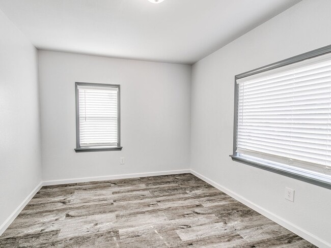 Foto del edificio - 555 E Harmon Dr