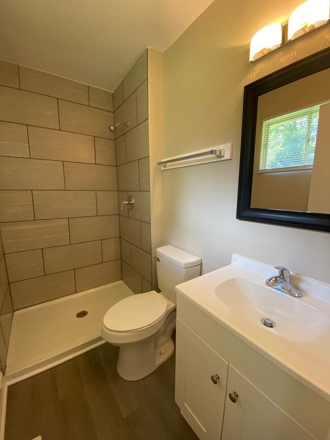 Building Photo - 4 bedroom house near downtown Athens for p...