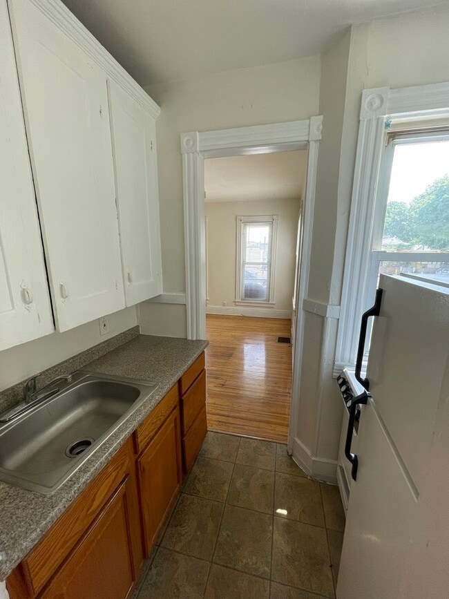 Building Photo - 385 Meigs St